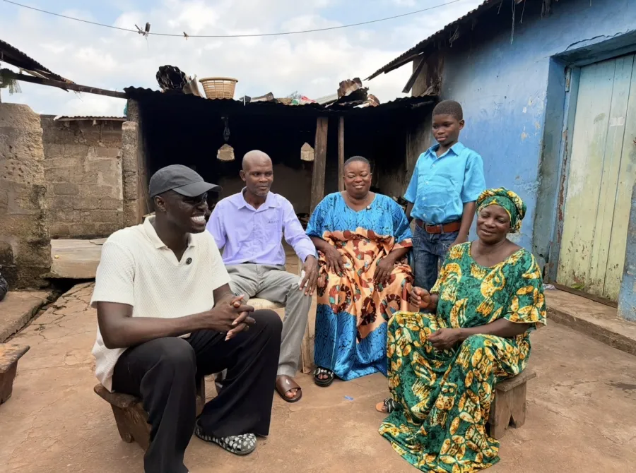 Her Husband Suffered a Stroke, the Smoke from Cooking Every Day Damaged Her Eyes, and All Five of Her Children Were Forced to Drop Out of School